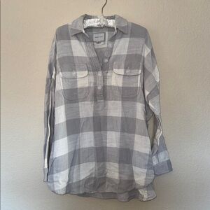 American Eagle Outfitters Women’s Oversized Light Gray Plaid Shirt